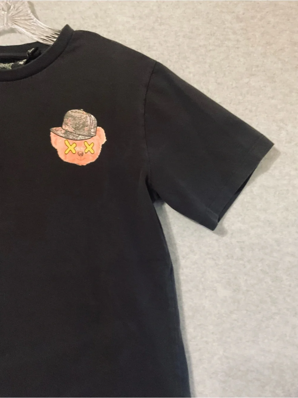 rebels KId's boys Black Short-Sleeve Tee with Peach Bear Patch Sz  XXL